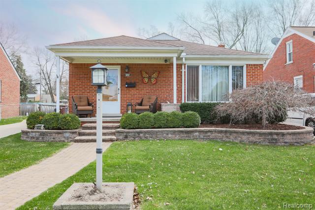 front view picture of 6832 Engleman, Center Line, MI. 48015
