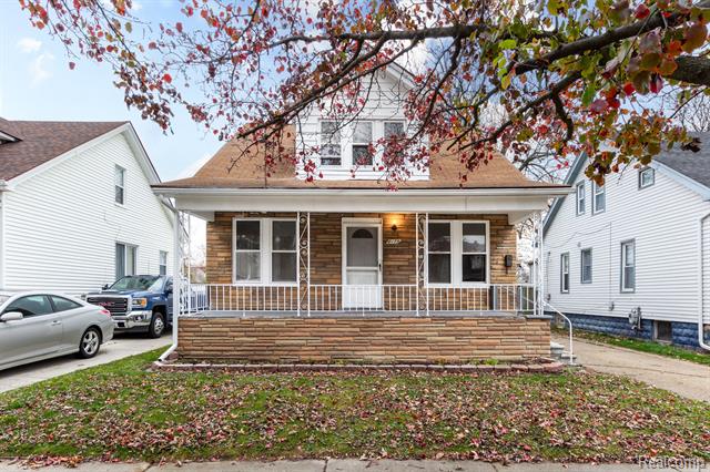 front view picture of 8175 Central, Center Line, MI. 48015