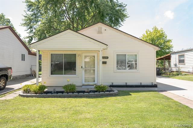 front view picture of 25245 Rose, Roseville, MI. 48066