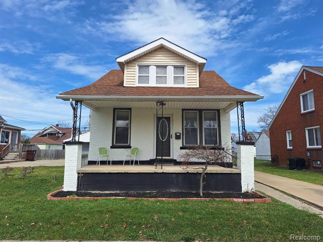 front view picture of 7335 Gronow, Center Line, MI. 48015