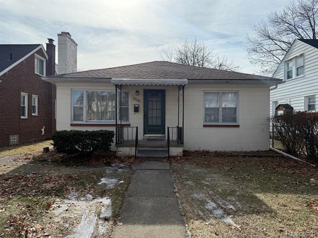 front view picture of 8600 Harding, Center Line, MI. 48015