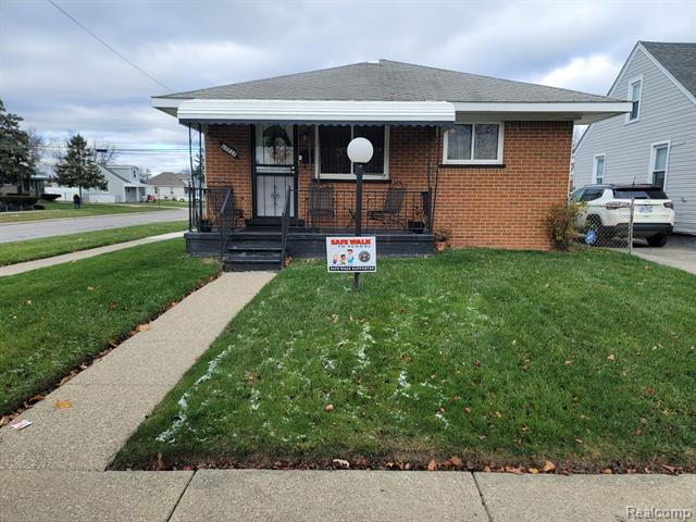 front view picture of 17717 Oakdale, Roseville, MI. 48066