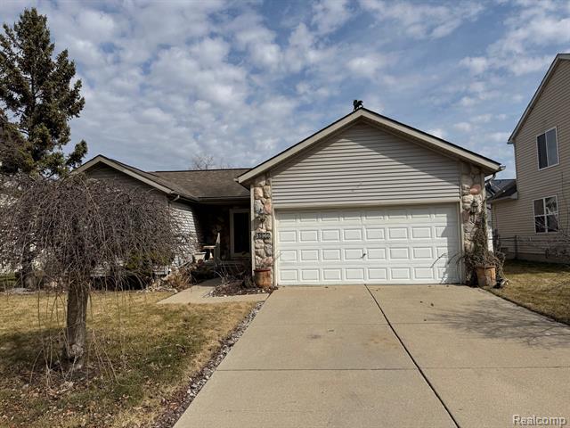 front view picture of 25966 Peppertree Ln, Warren, MI. 48091