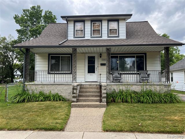 front view picture of 8467 Central, Center Line, MI. 48015