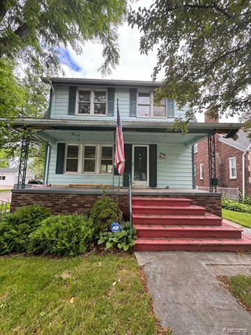 front view picture of 8305 Harding, Center Line, MI. 48015