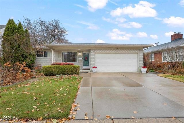 front view picture of 22201 Benjamin, Saint Clair Shores, MI. 48081