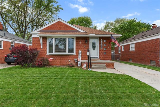front view picture of 25305 Ursuline, Saint Clair Shores, MI. 48081