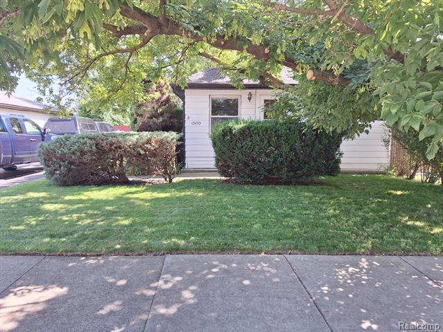 front view picture of 13450 Brainbridge, Warren, MI. 48089