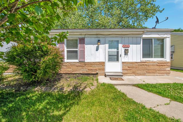front view picture of 25294 Wiseman, Roseville, MI. 48066