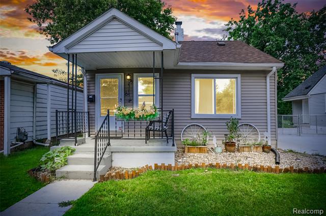 front view picture of 25171 Lawn, Roseville, MI. 48066