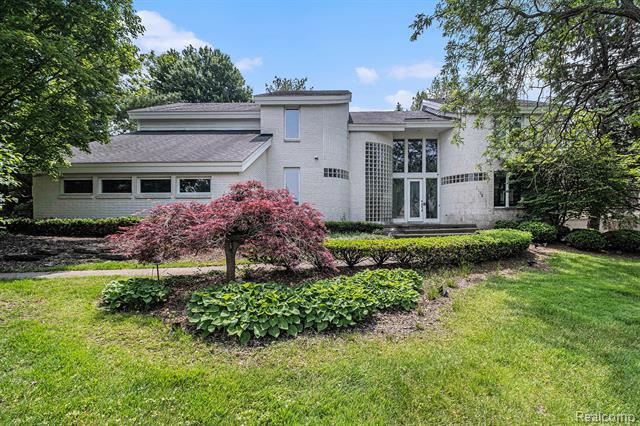 front view picture of 1002 Coldspring Dr, Northville, MI. 48167
