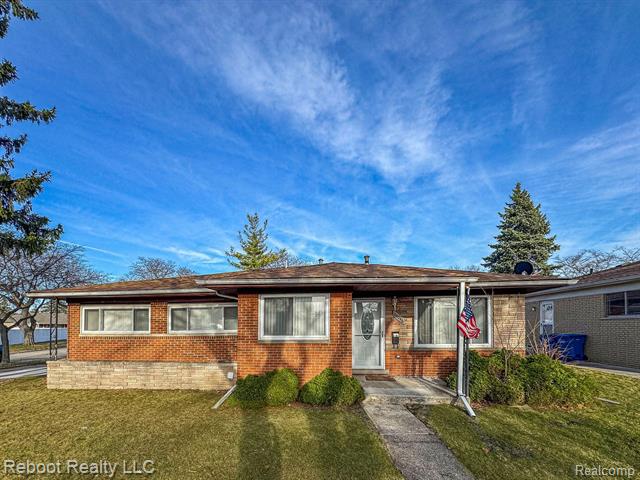 front view picture of 26046 Eureka, Warren, MI. 48091