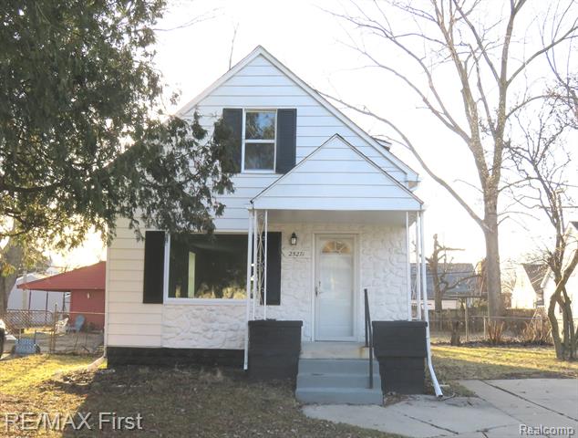 front view picture of 25271 Ford, Roseville, MI. 48066