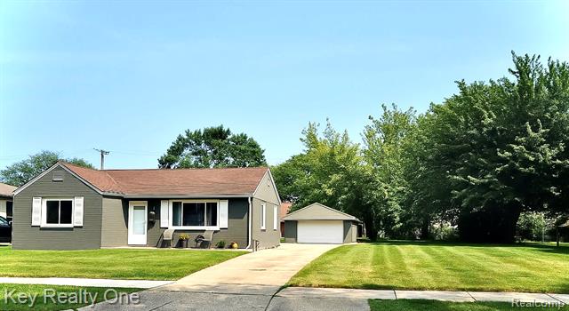 front view picture of 8073 Helen, Center Line, MI. 48015