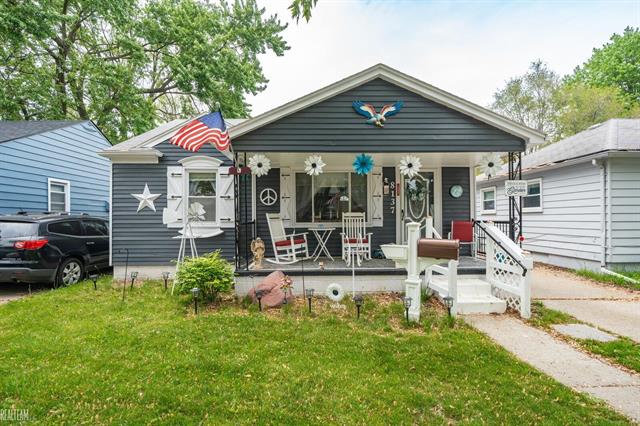 front view picture of 8137 Helen, Center Line, MI. 48015