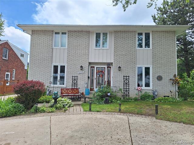 front view picture of 22422 Lakeland, Saint Clair Shores, MI. 48081