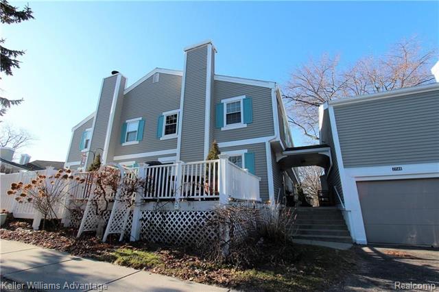 front view picture of 21142 E Glen Haven Cir, Northville, MI. 48167