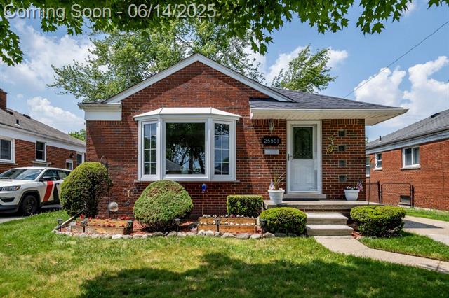 front view picture of 25531 Ursuline, Saint Clair Shores, MI. 48081