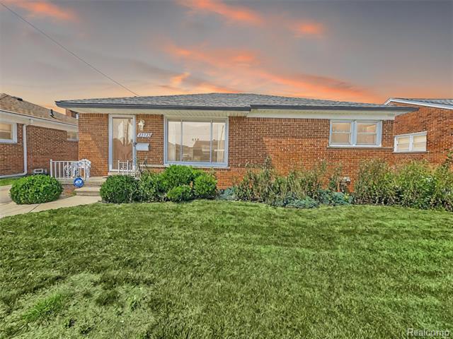 front view picture of 25325 San Rosa Drive, Saint Clair Shores, MI. 48081