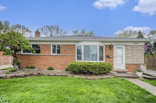 front view picture of 11909 Frazho, Warren, MI. 48089