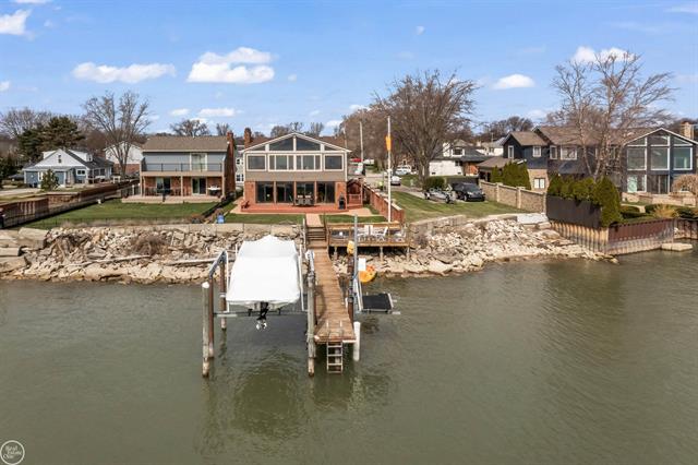 front view picture of 22516 Beach, Saint Clair Shores, MI. 48081