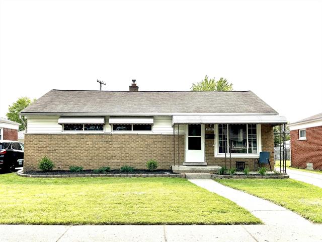 front view picture of 25584 Collingwood, Roseville, MI. 48066