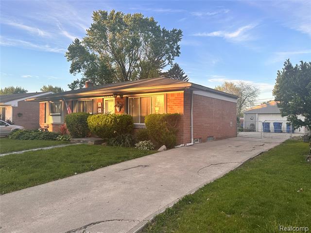 front view picture of 26304 Patricia, Warren, MI. 48091