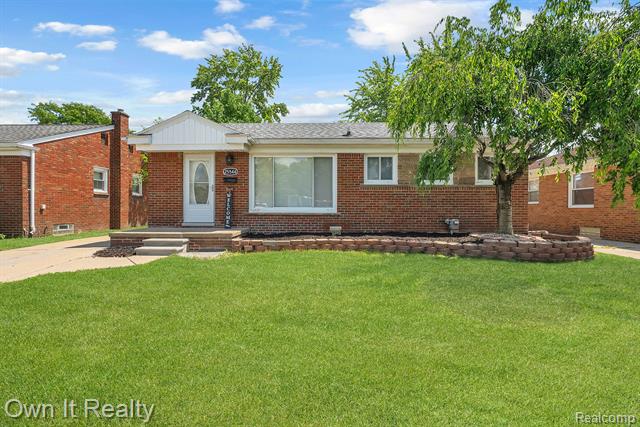front view picture of 25544 Ronald, Roseville, MI. 48066