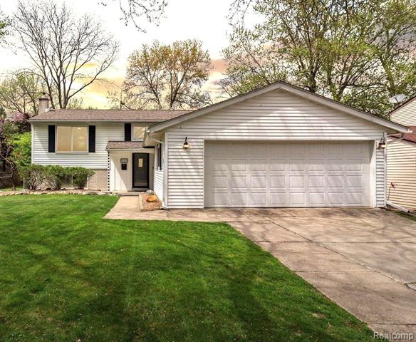 front view picture of 533 Langfield St, Northville, MI. 48167