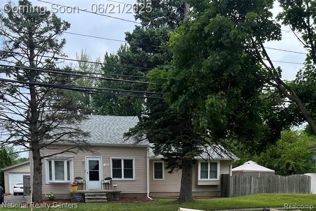 front view picture of 13203 Frazho, Warren, MI. 48089