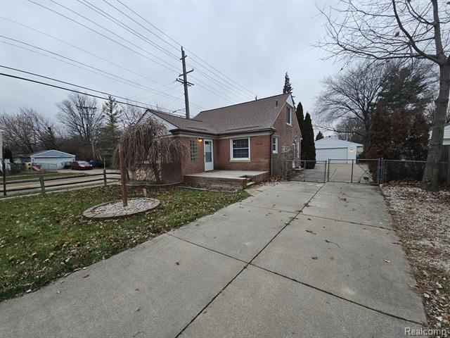front view picture of 26035 Schoenherr Rd, Warren, MI. 48089