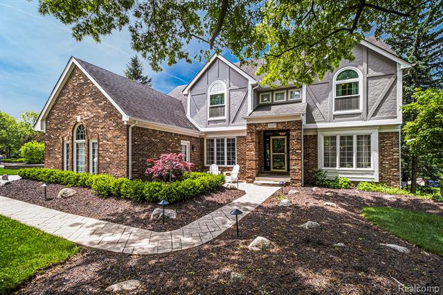front view picture of 21149 Dundee Dr, Novi, MI. 48375