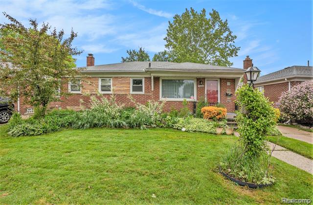 front view picture of 25895 Koontz, Roseville, MI. 48066