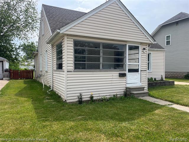 front view picture of 25616 Hoffmeyer, Roseville, MI. 48066