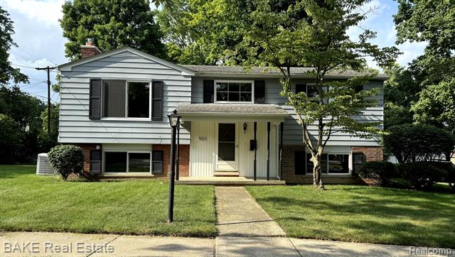 front view picture of 503 Maplewood St, Northville, MI. 48167