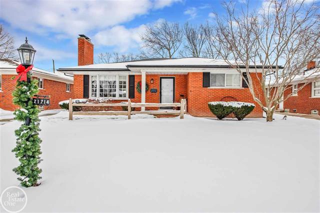 front view picture of 21714 Lakeland, Saint Clair Shores, MI. 48081