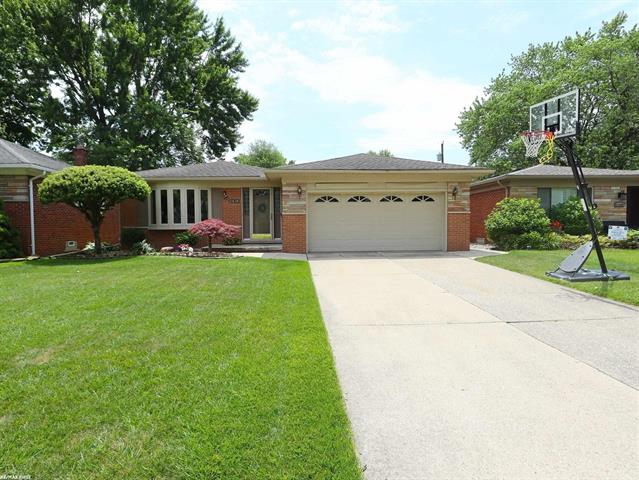 front view picture of 21636 Lakeland, Saint Clair Shores, MI. 48081
