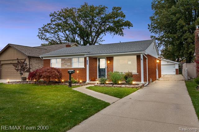 front view picture of 21601 Lakeland, Saint Clair Shores, MI. 48081