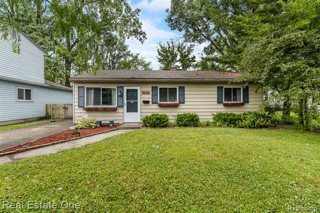 front view picture of 25893 Firwood, Warren, MI. 48089