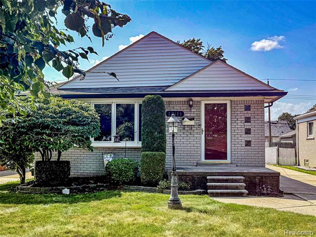 front view picture of 26121 Ursuline, Saint Clair Shores, MI. 48081