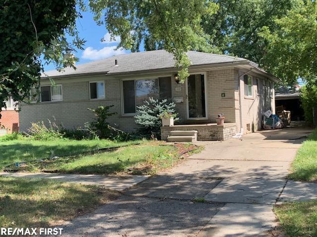 front view picture of 25530 Huron, Roseville, MI. 48066