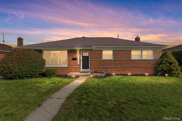 front view picture of 11085 Busch, Warren, MI. 48089