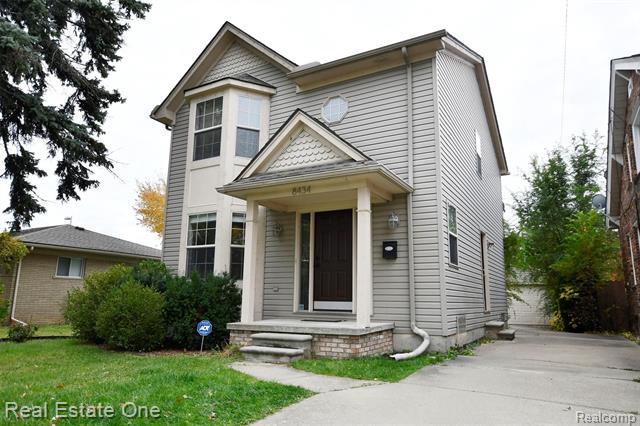 front view picture of 8434 Virginia Pk, Center Line, MI. 48015