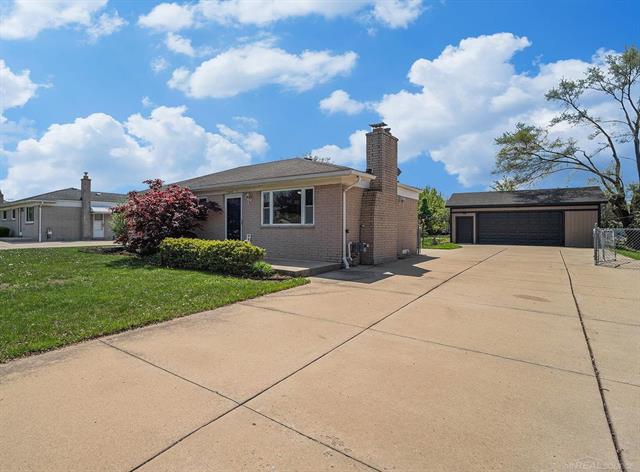 front view picture of 13658 Bernice, Warren, MI. 48089