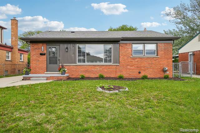 front view picture of 25906 Belleair, Roseville, MI. 48066