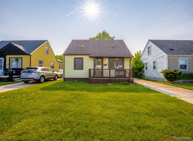 front view picture of 26261 Clancy, Roseville, MI. 48066