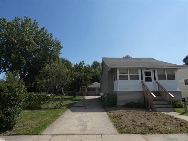front view picture of 26088 Oakland, Roseville, MI. 48066