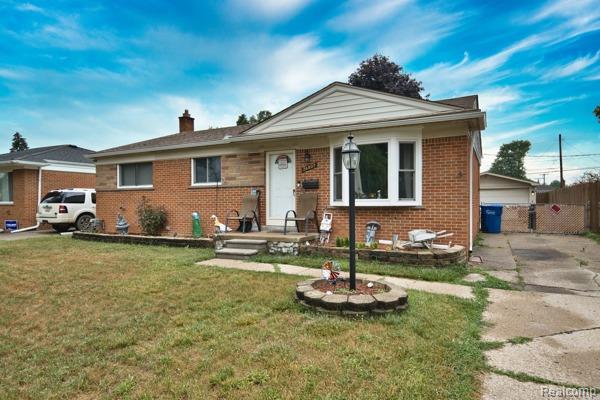 front view picture of 26807 Wexford, Warren, MI. 48091