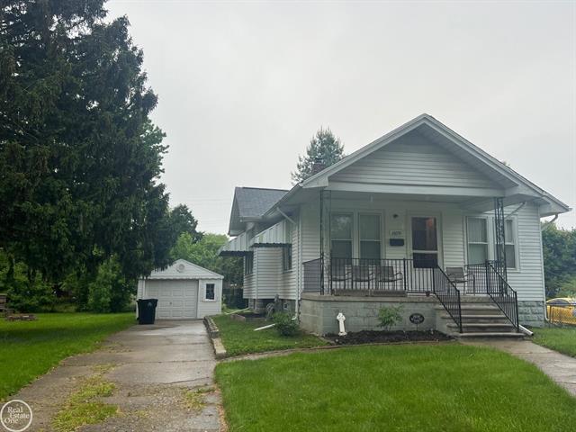 front view picture of 26091 Hollywood, Roseville, MI. 48066