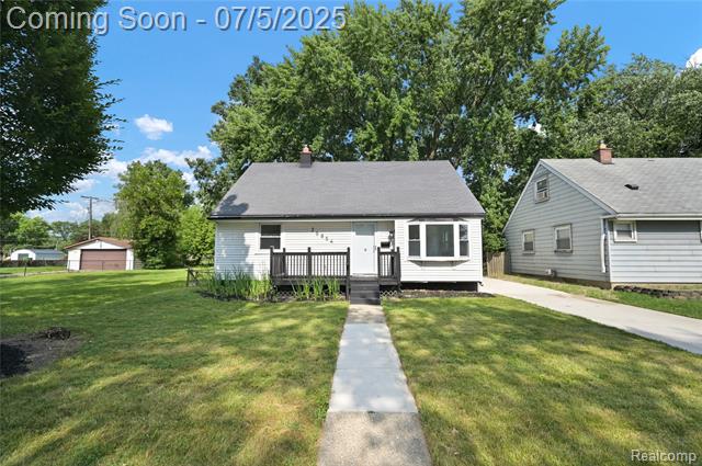 front view picture of 25854 Mackinac, Roseville, MI. 48066